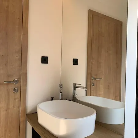 18home Apartments, *