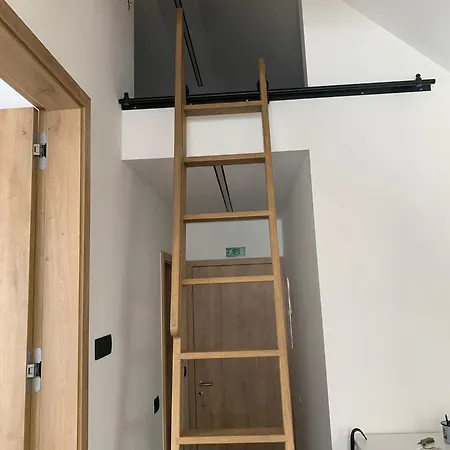 18home Apartments, アパート *