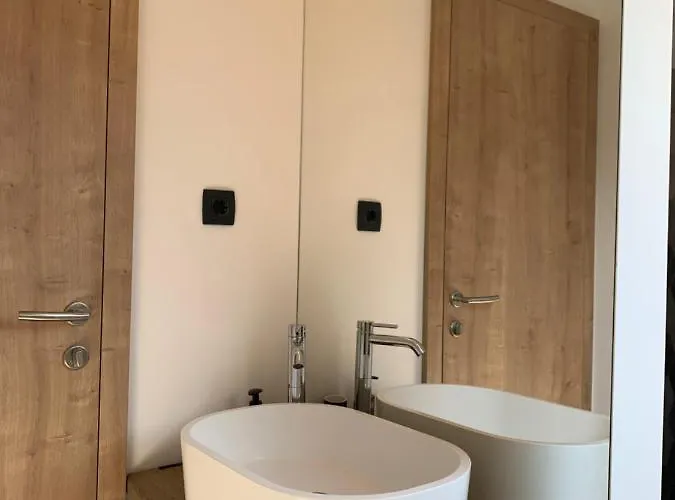 18home Apartments, *