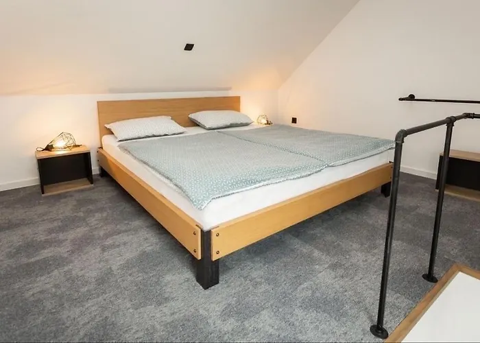 18home Apartments, * מויסטראנה